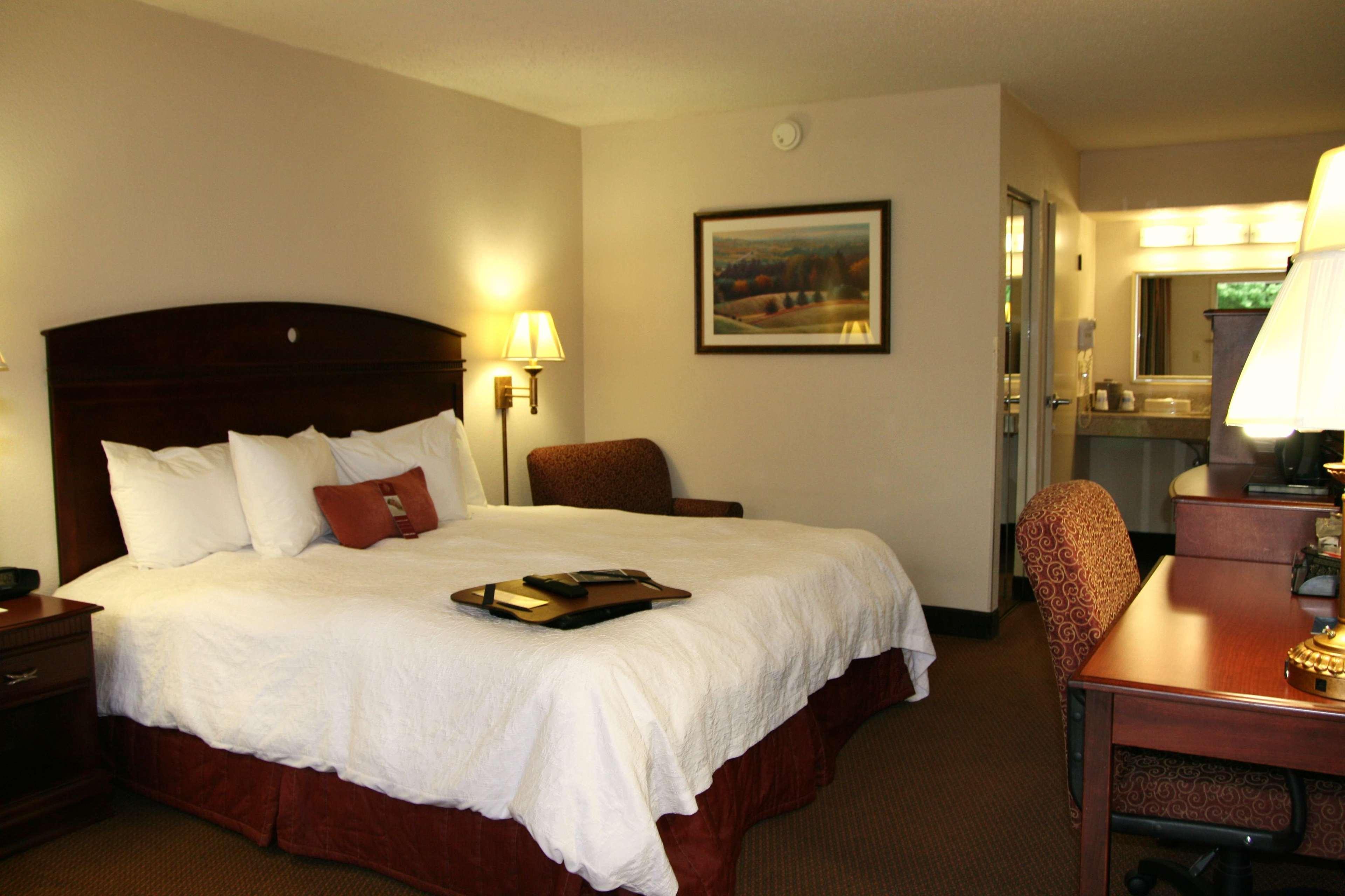 Hampton Inn Dalton Room photo