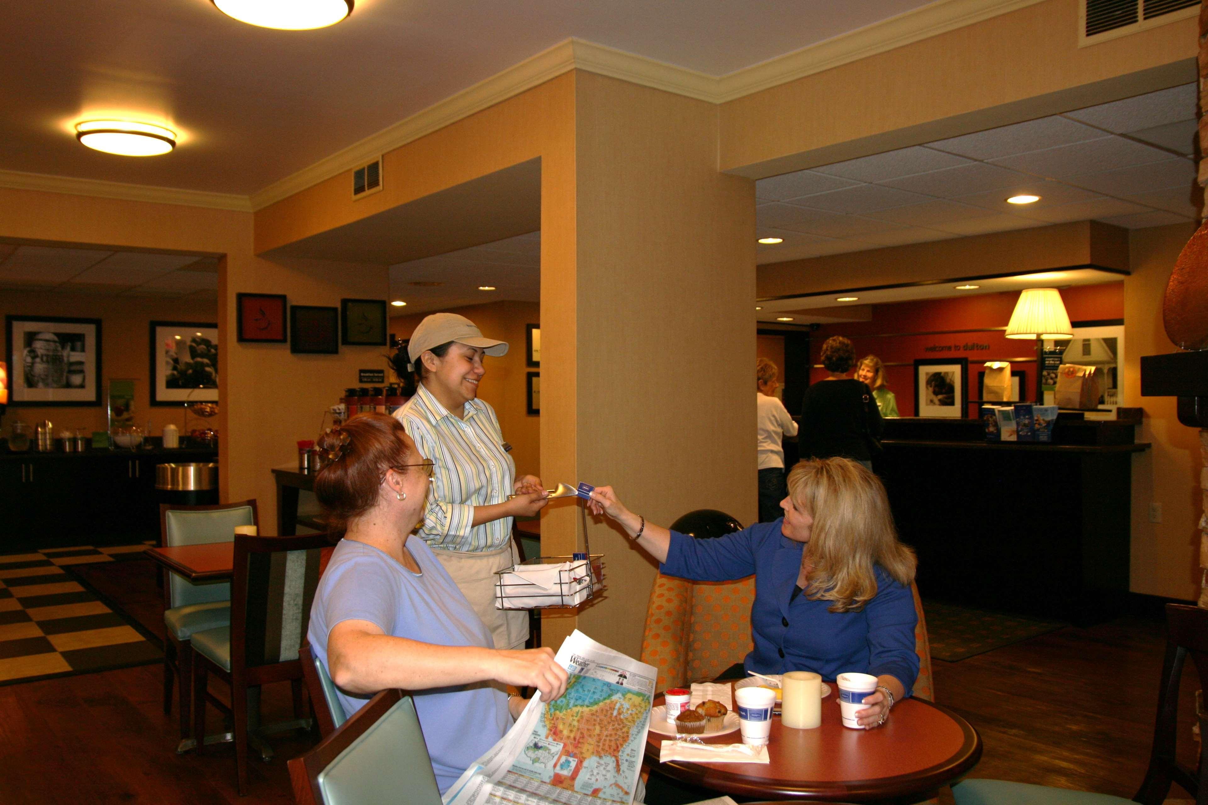 Hampton Inn Dalton Restaurant photo