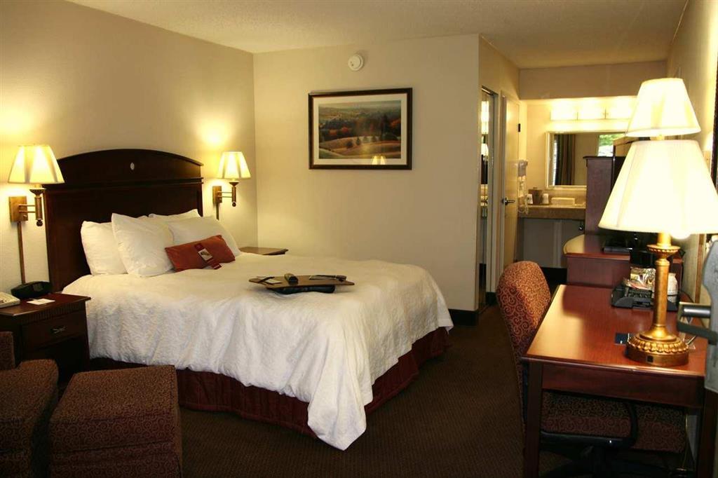 Hampton Inn Dalton Room photo