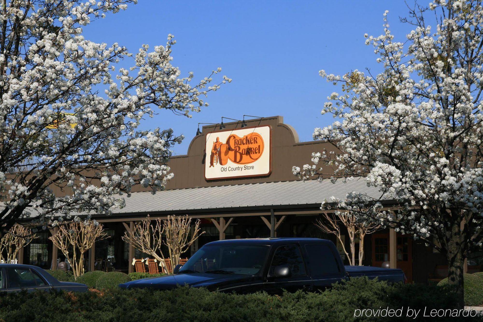 Hampton Inn Dalton Amenities photo