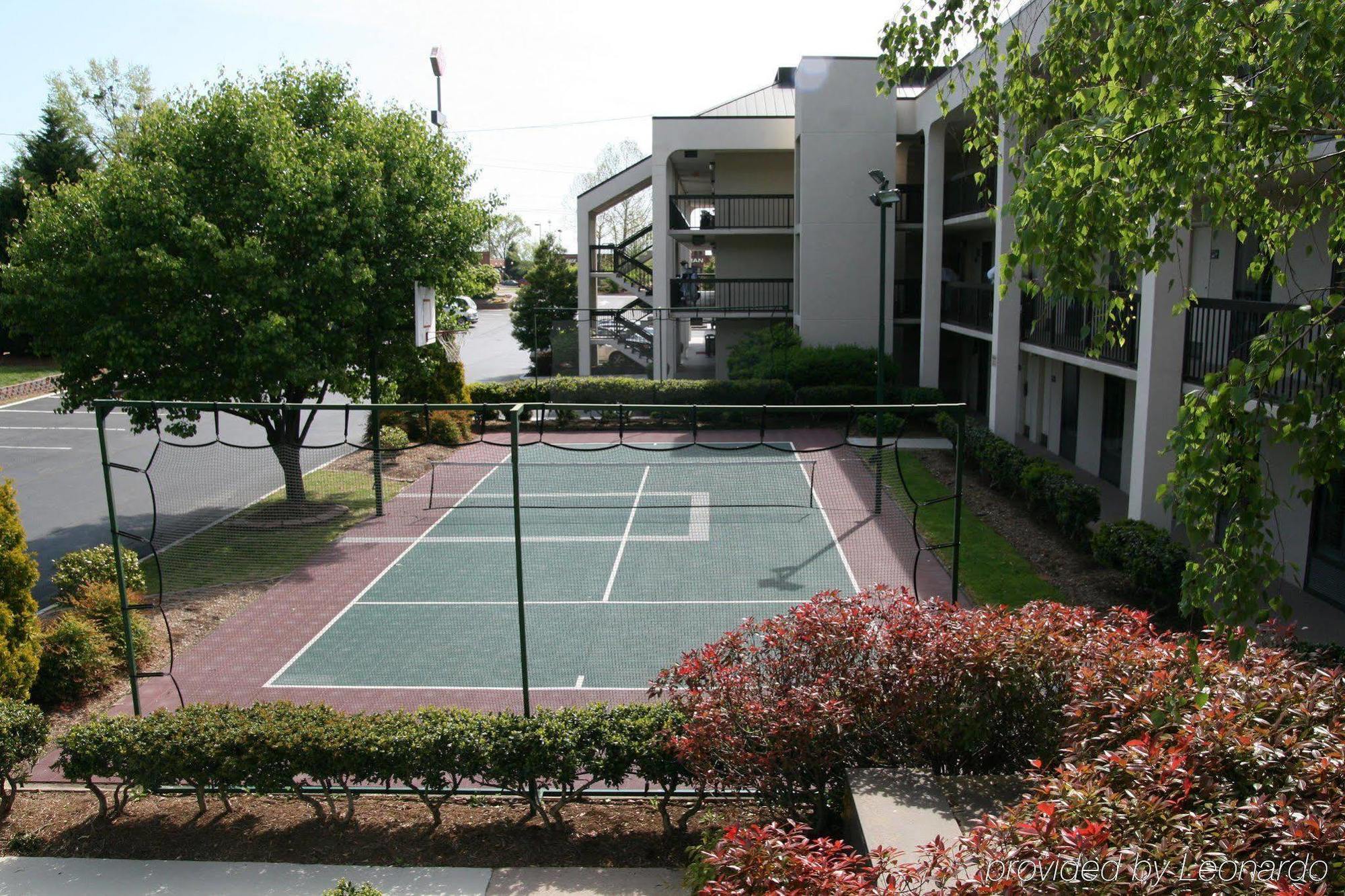 Hampton Inn Dalton Amenities photo